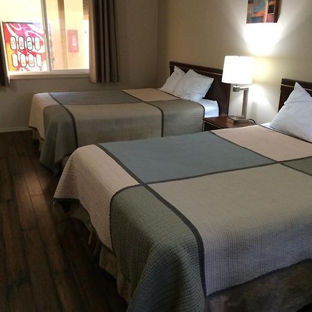 Townhouse Inn & Suites Кламат Фолс Экстерьер фото