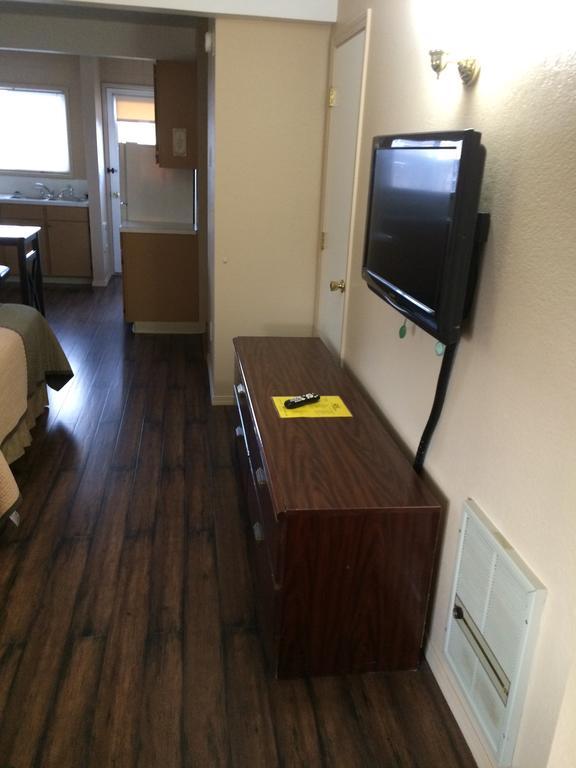 Townhouse Inn & Suites Кламат Фолс Экстерьер фото