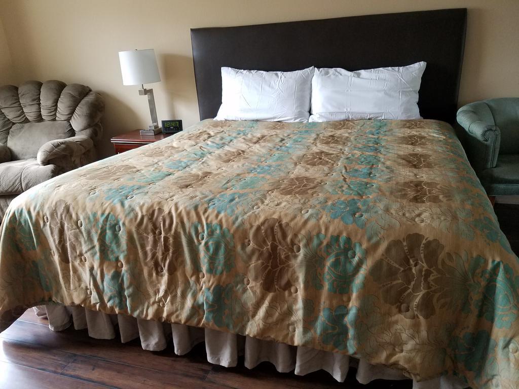 Townhouse Inn & Suites Кламат Фолс Экстерьер фото