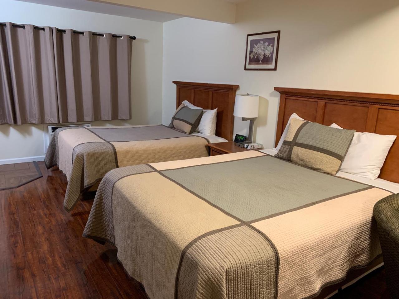 Townhouse Inn & Suites Кламат Фолс Экстерьер фото
